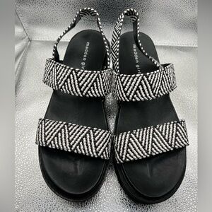 Madden Girl Women’s Platform Black/ White Patterned Sandals Size 9M Chunky